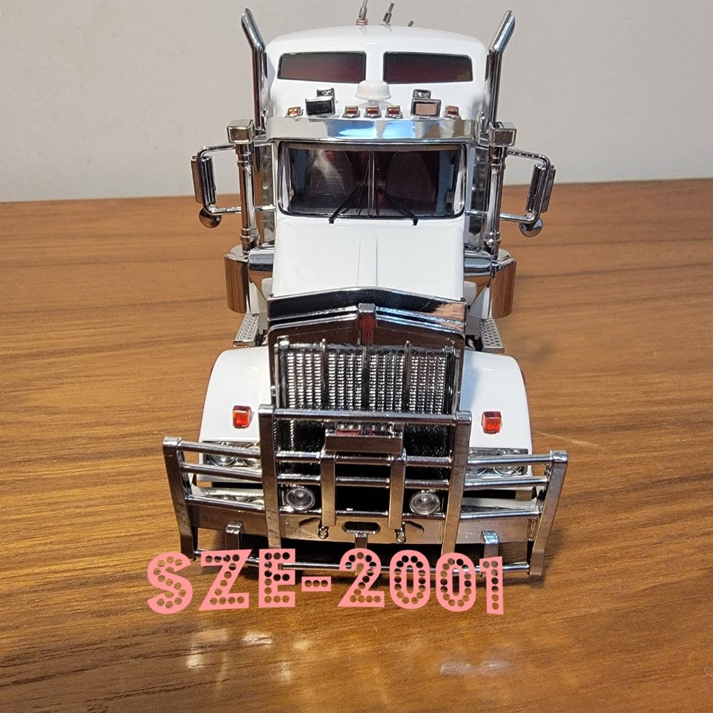 Exclusive Kenworth T909 White Prime Mover Australian Truck 1/32 DieCast Model